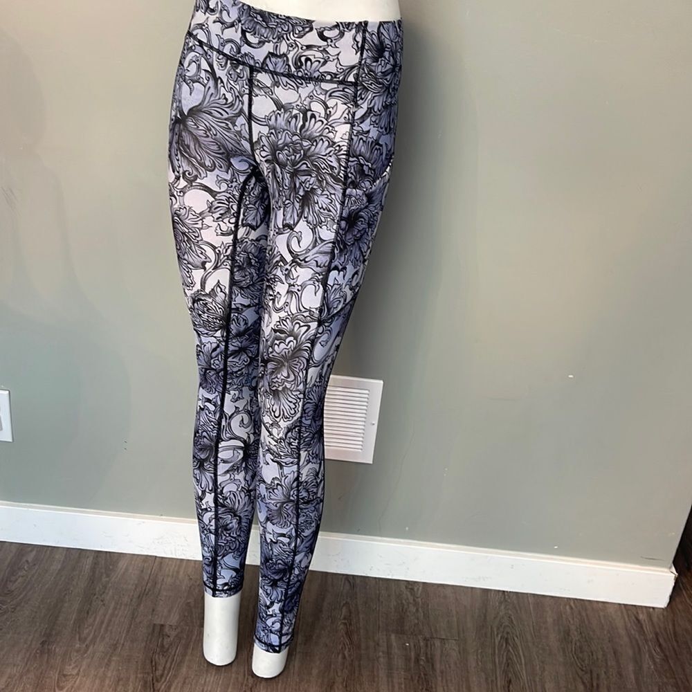 Lululemon Speed Up Tights size 4 leggings